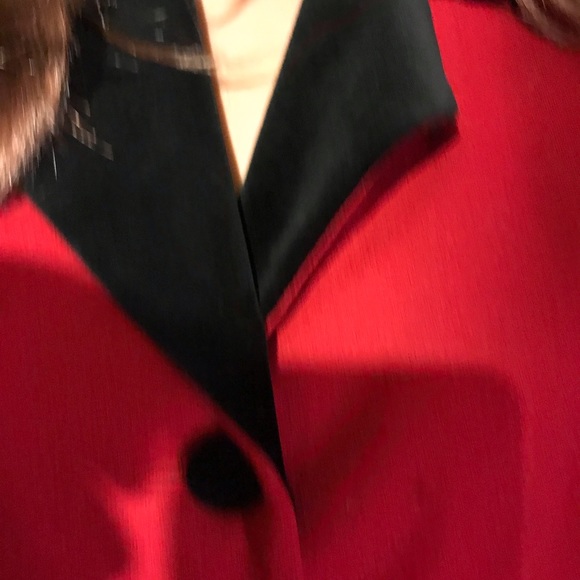 Women’s Jacqueline Ferrar Red & Black Skirt Suit Size 10P - Picture 2 of 3